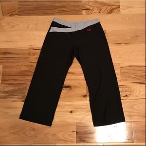 Nike Capri Spandex Workout Pants, S